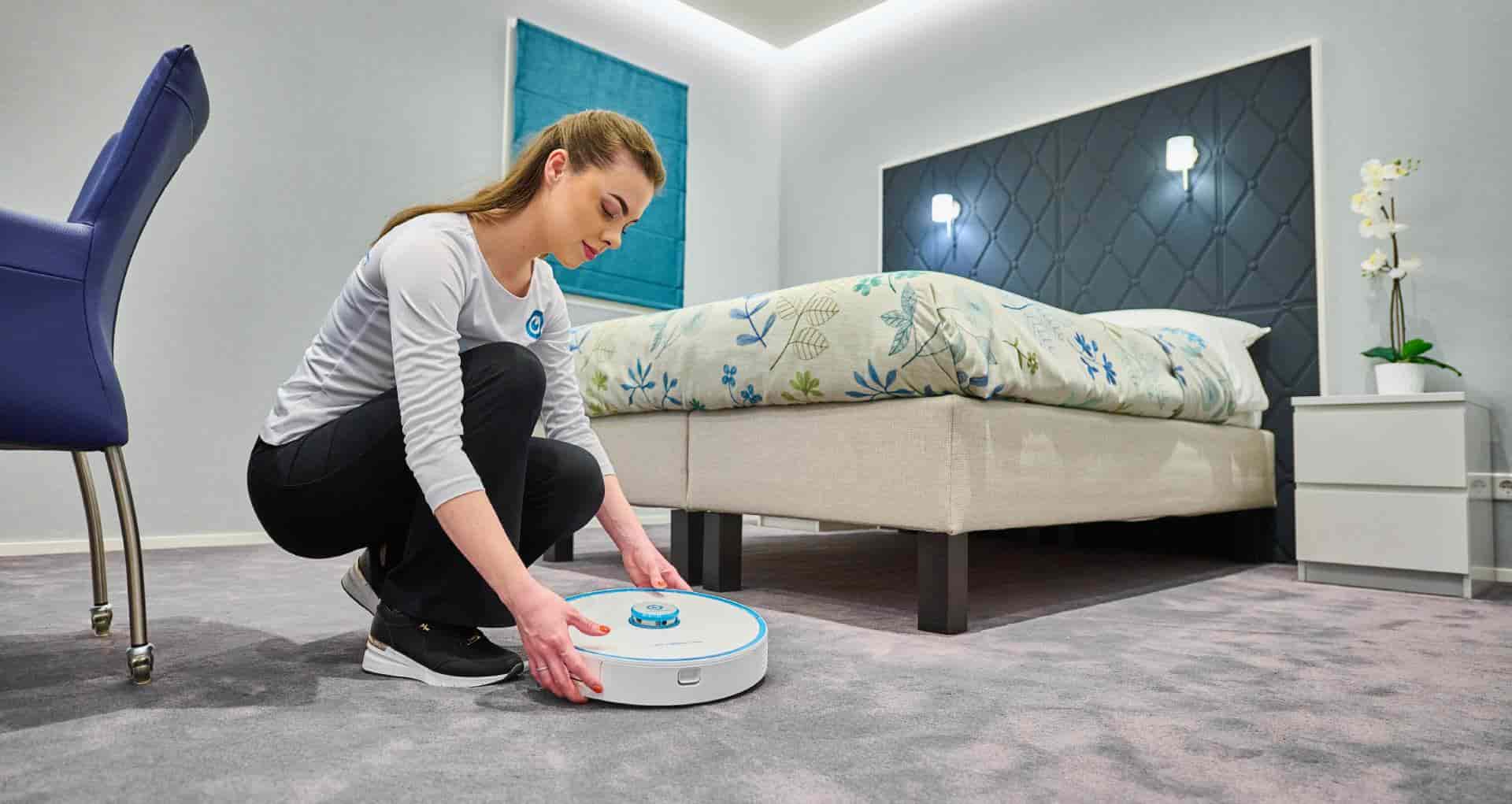 The co-botic 1700 is our smart vacuum cleaner that works together with the human cleaner